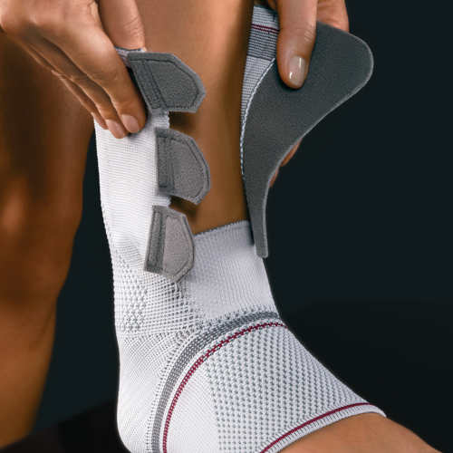 AchilloStabil Plus Bandage mit rückseitiger Pelotte zur Behandlung von Schwellungen an der Achillessehe