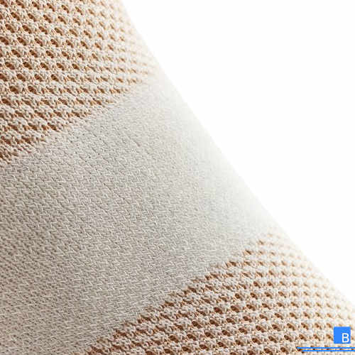 Detail Gestrick in der Kniekehle - feinste Maschen mit wenige Merino schützen die empfindliche Haut