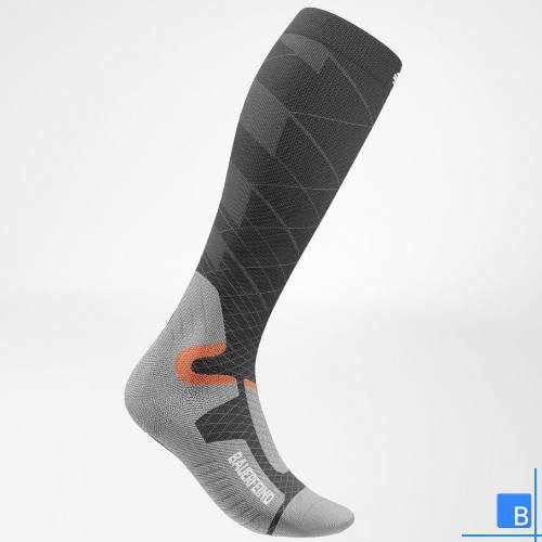 Seitenansicht der neuen Kompressions-Skisocken von Bauerfeind