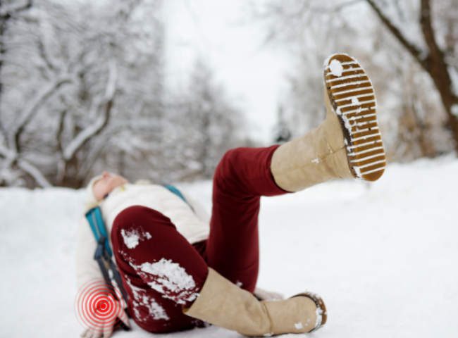 Sturz im Winter auf die Hand